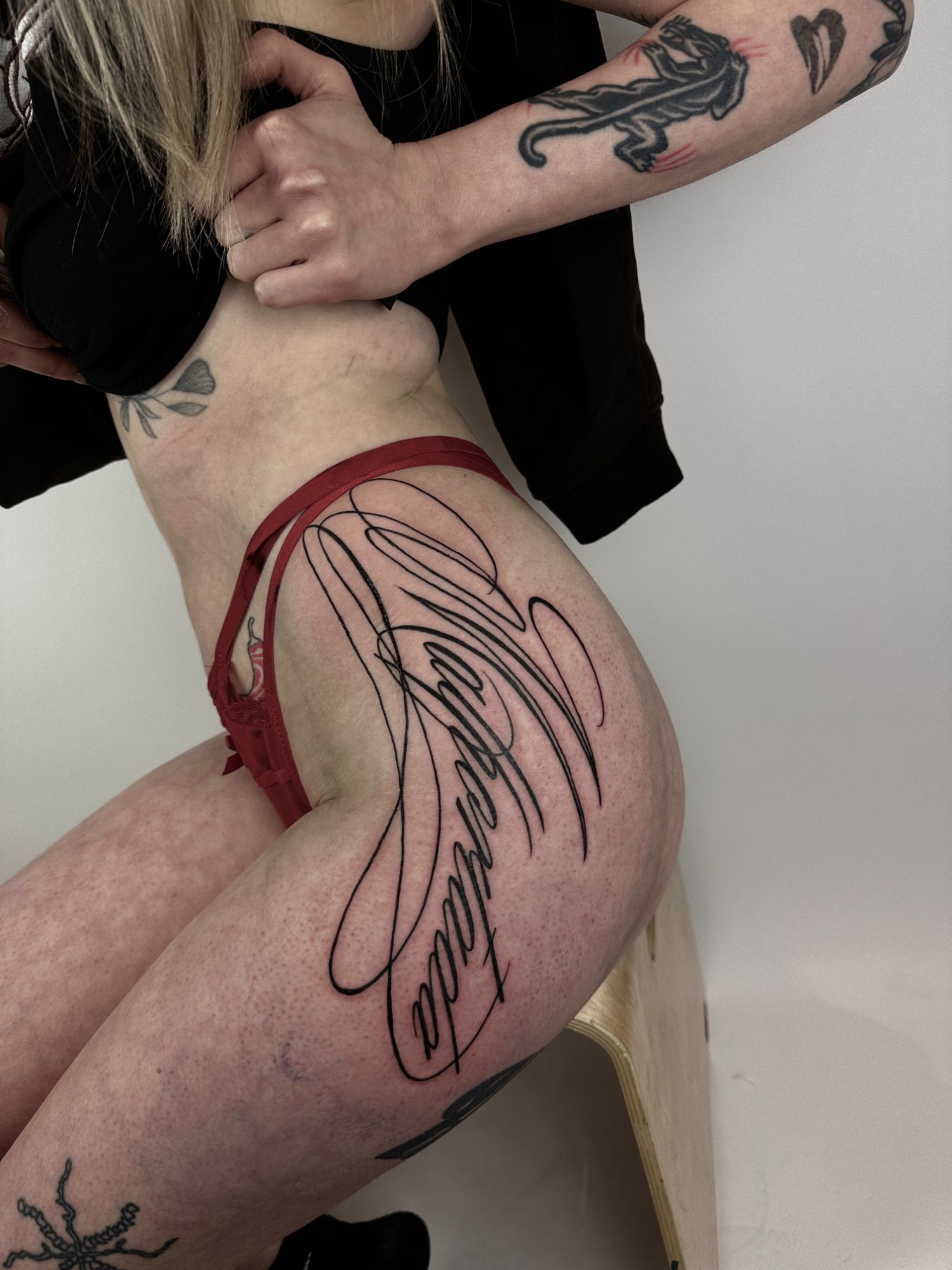 Lettering im Black & Gray Style von Rougetattoos in Leipzig