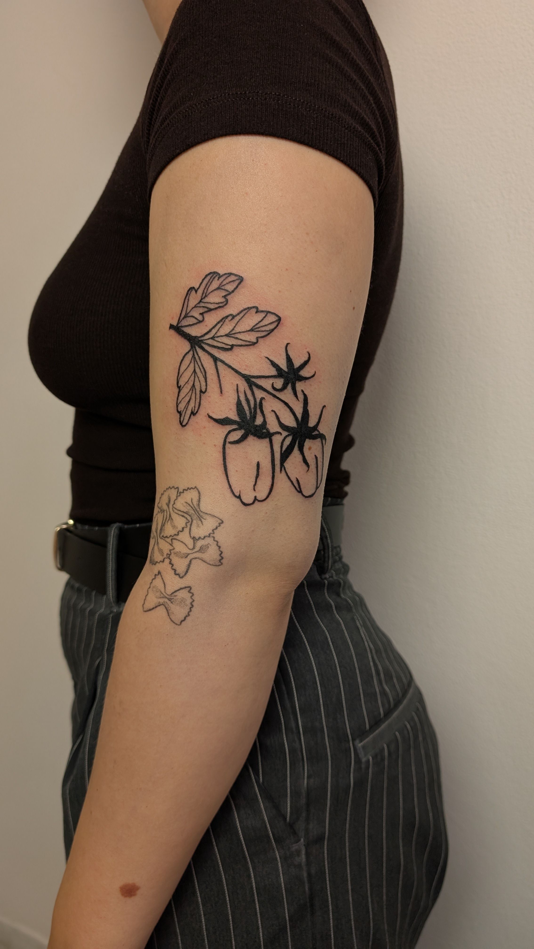 Tomate in Blackwork style on Upper Arm by janus_tattoo Hamburg