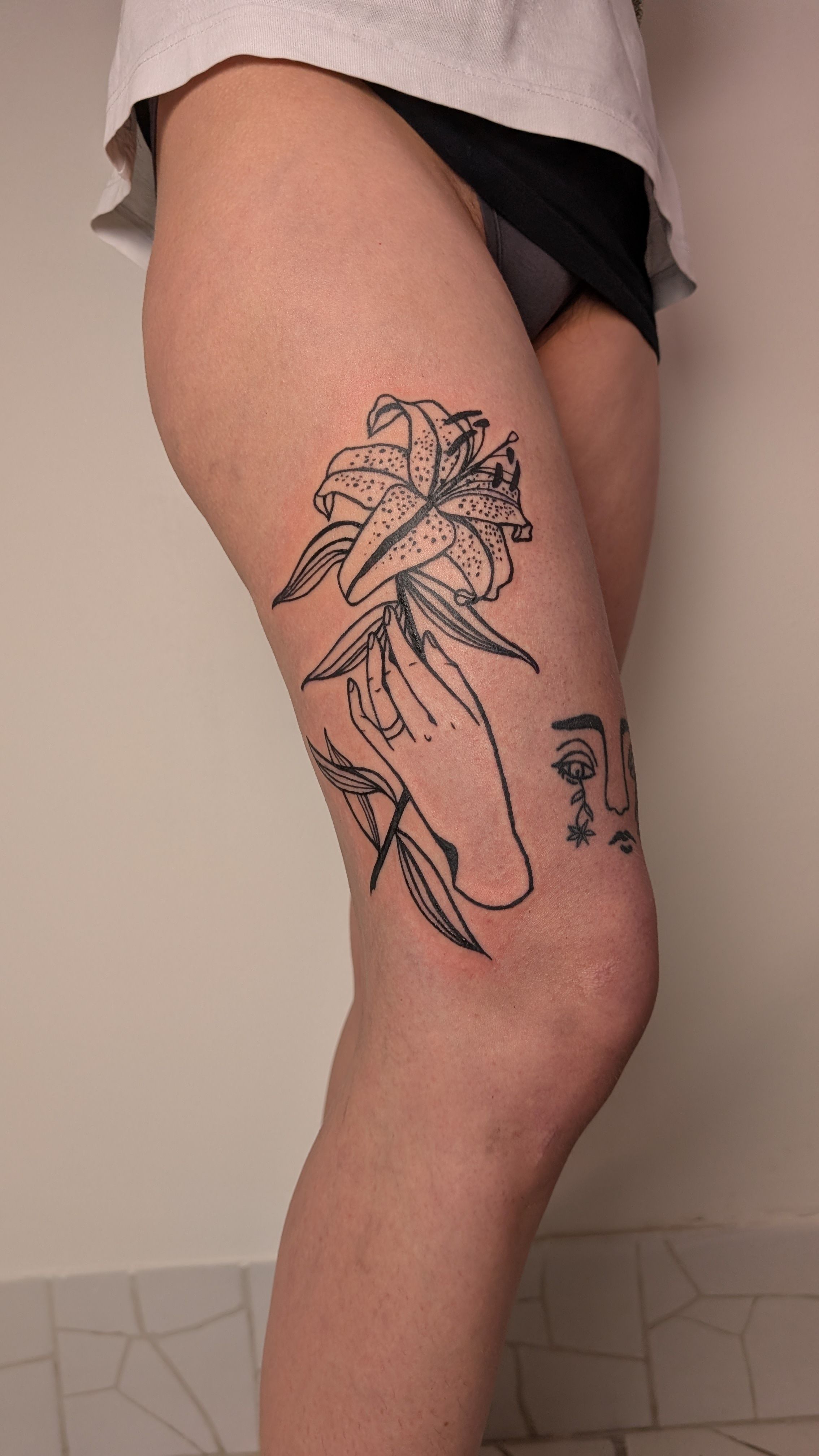 Lilie in der Hand Illustrative style on Leg by janus_tattoo Hamburg