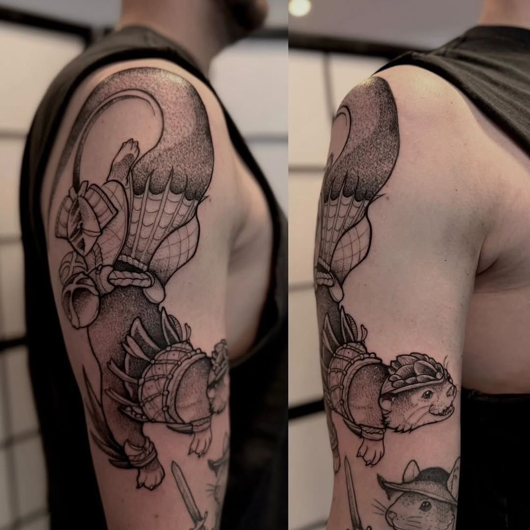 Eichhörnchen, Ritter Illustrative Oberarm-Tattoo im Style auf Oberarm von roar_ink in Düsseldorf