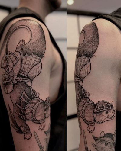 Eichhörnchen, Ritter Illustrative Oberarm-Tattoo im Style auf Oberarm von roar_ink in Düsseldorf