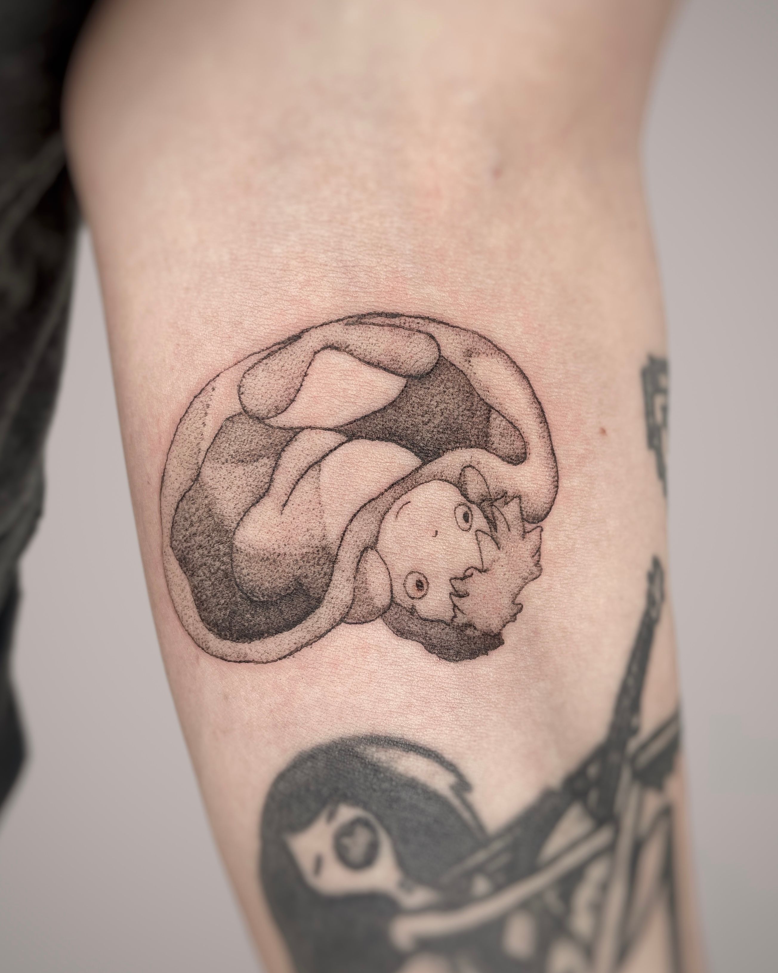 Ghibli Ponyo im Microrealistic Style auf Unterarm von mansiehtsichmal.tattooo in Leipzig