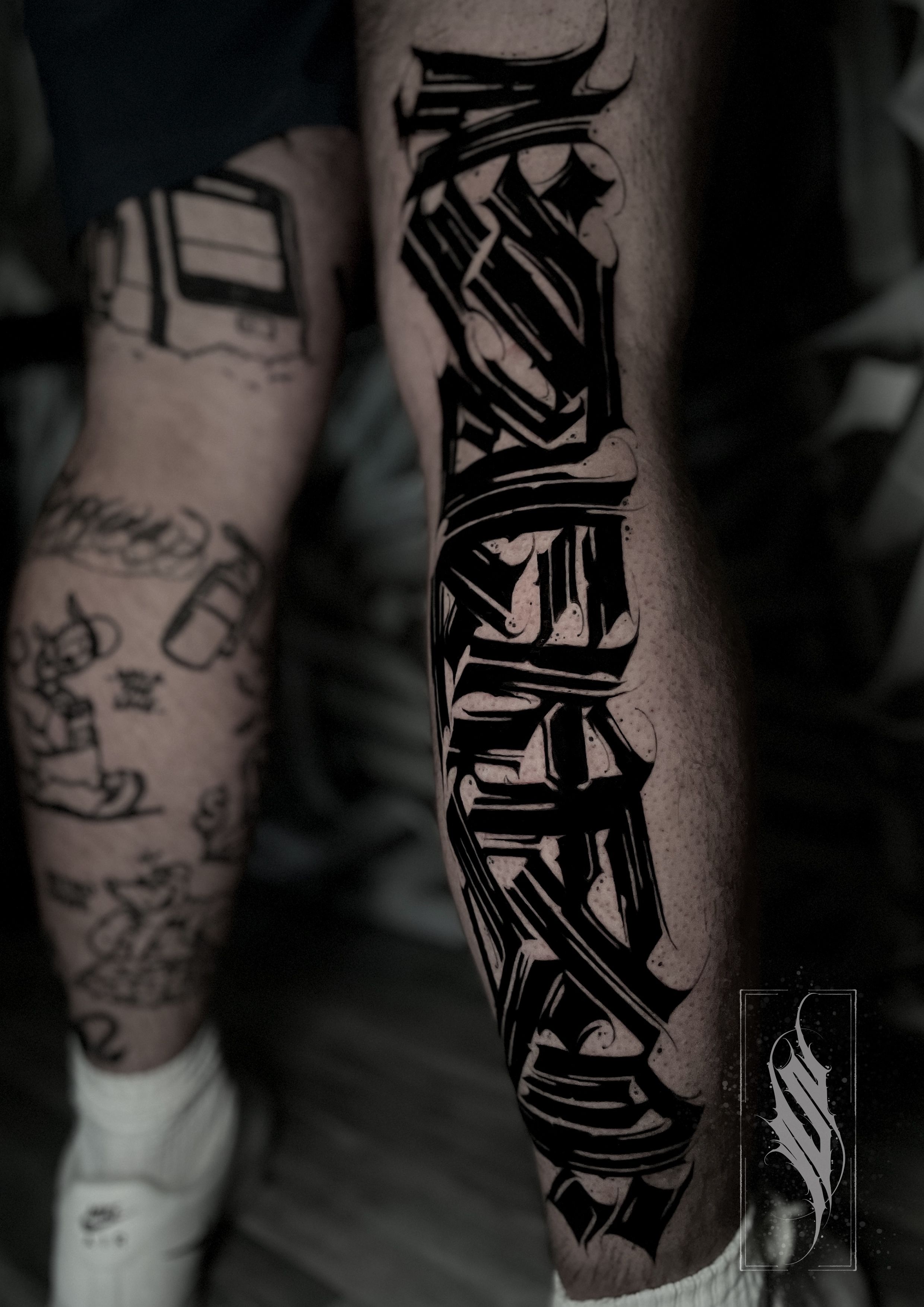 Calligraffiti Bein im Abstract Style auf von Solution Ink in Wildau