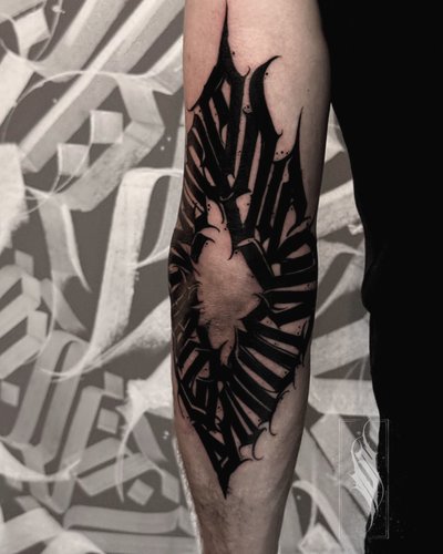 Calligraffiti Ellenbogen im Abstract Style auf Unterarm von Solution Ink in Wildau