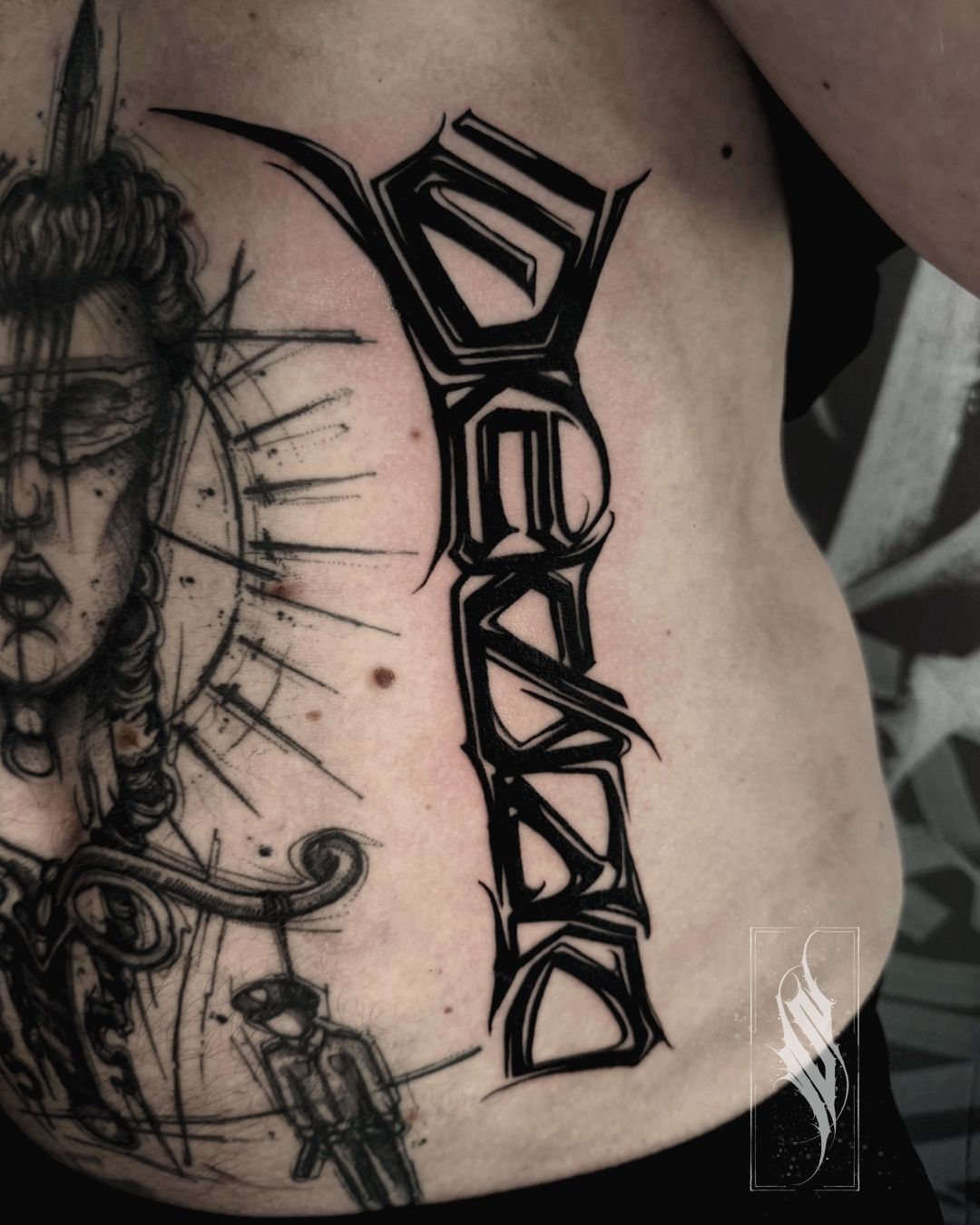 Calligraffiti im Abstract Style auf Bauch von Solution Ink in Wildau