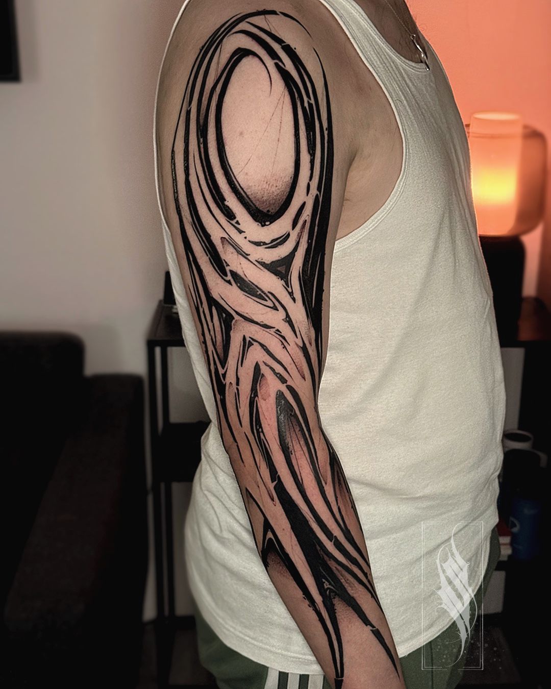 Ornamente Arm im Abstract Style auf Oberarm von Solution Ink in Wildau