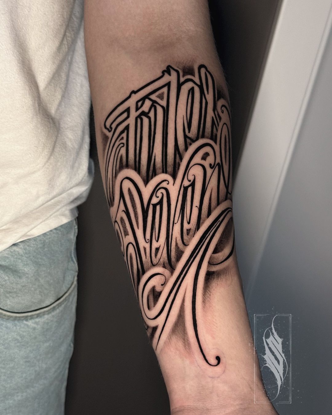 Schriftzug Unterarm im Ornamental Style auf von Solution Ink in Wildau