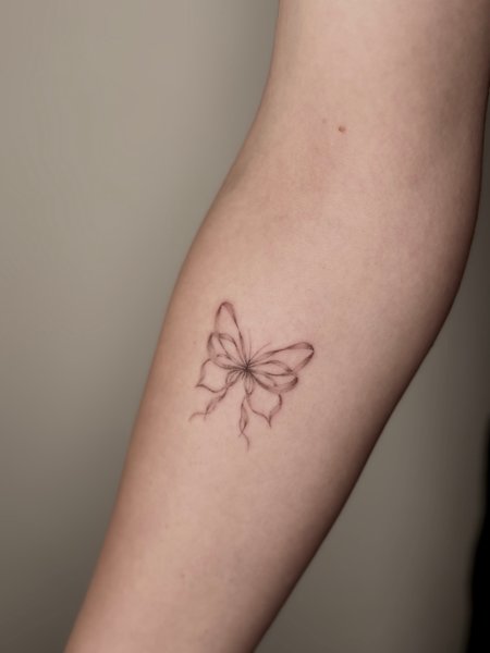 Butterfly bow in Fineline style on Forearm by Room 23 tattoo & art Lübeck
