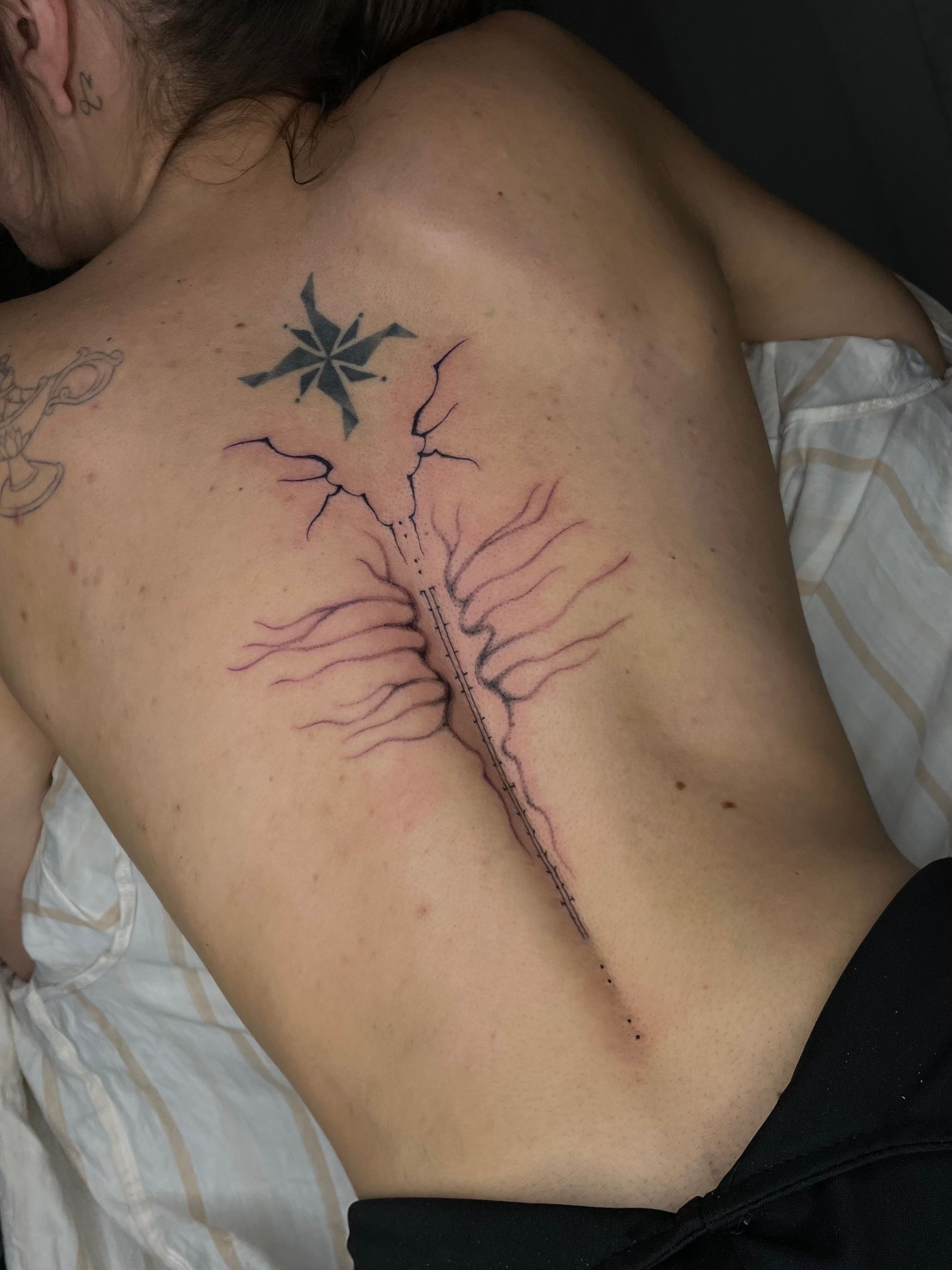 Small tribal like figure im Abstract Style von Blckhrttt in Leipzig