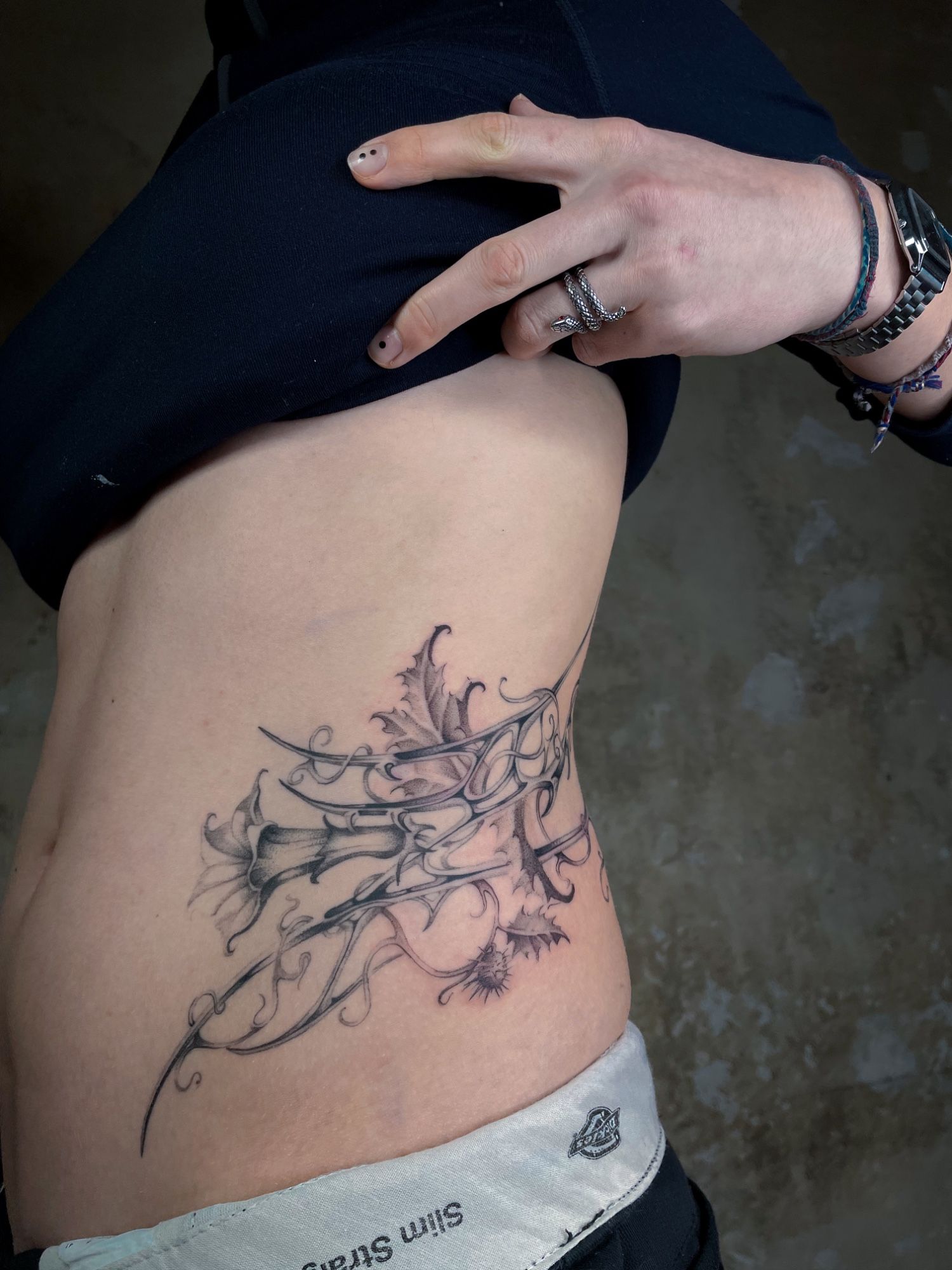 Botanical mixed with metallic-tribal im Botanical, Floral Style von Blckhrttt in Leipzig