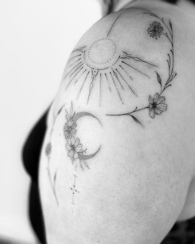 Shoulder Piece im Dotwork Style auf Schulter von Atelier THRĪ in Hamburg