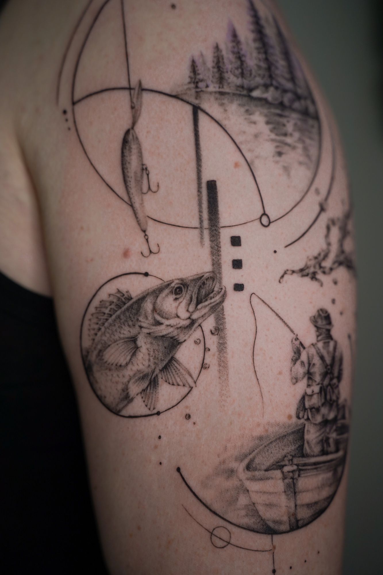 Microrealism Concept im Abstract Style auf Oberarm von Ziska Ink Tattoo Studio in 27339