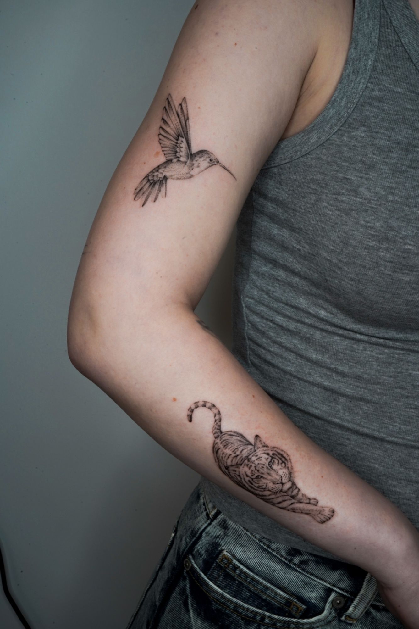 Tiger / Kolibri in Fineline style on Upper Arm by Ziska Ink Tattoo Studio 27339