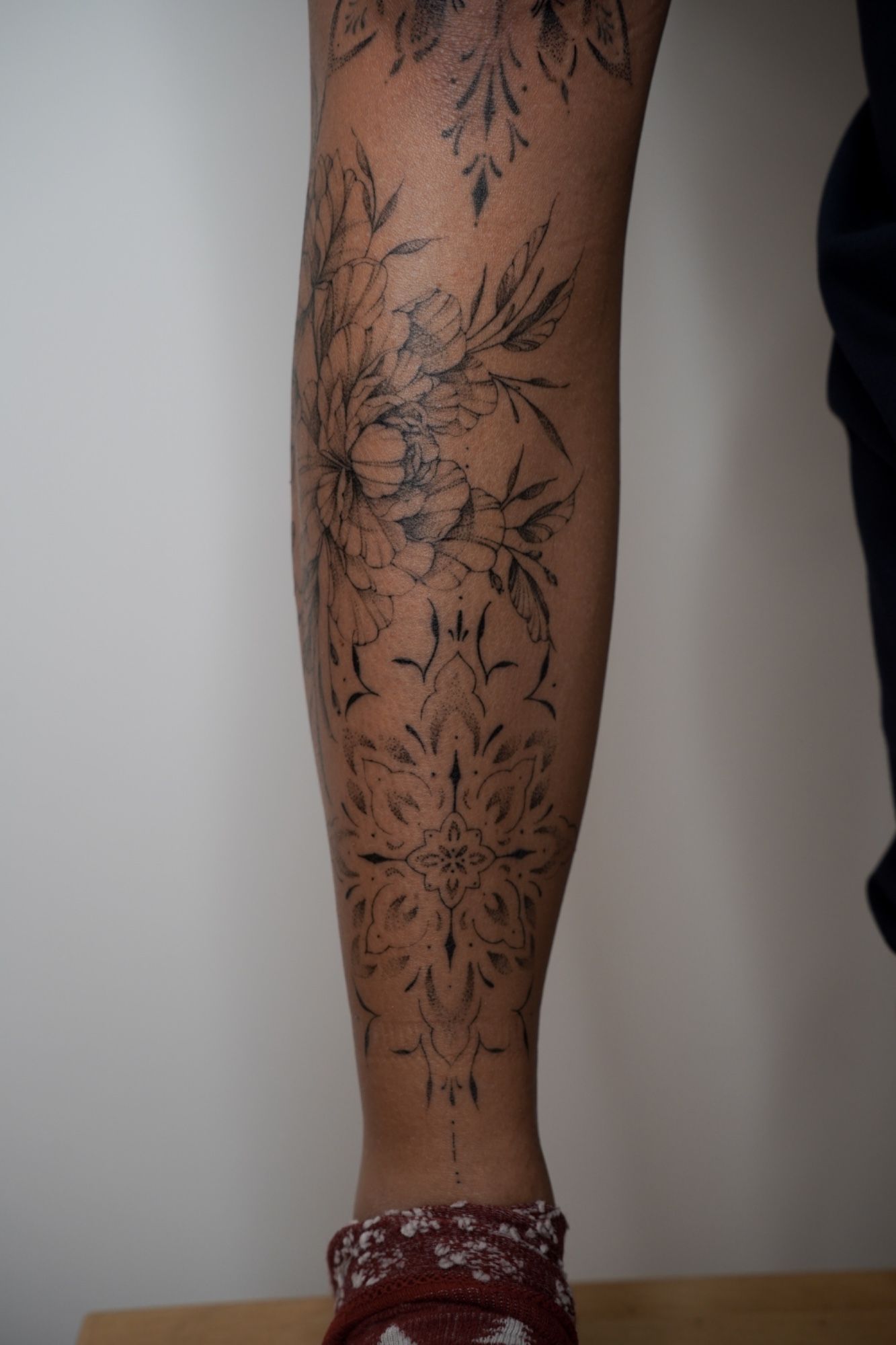 Botanical / Ornamental im Botanical, Floral Style auf Bein von Ziska Ink Tattoo Studio in 27339