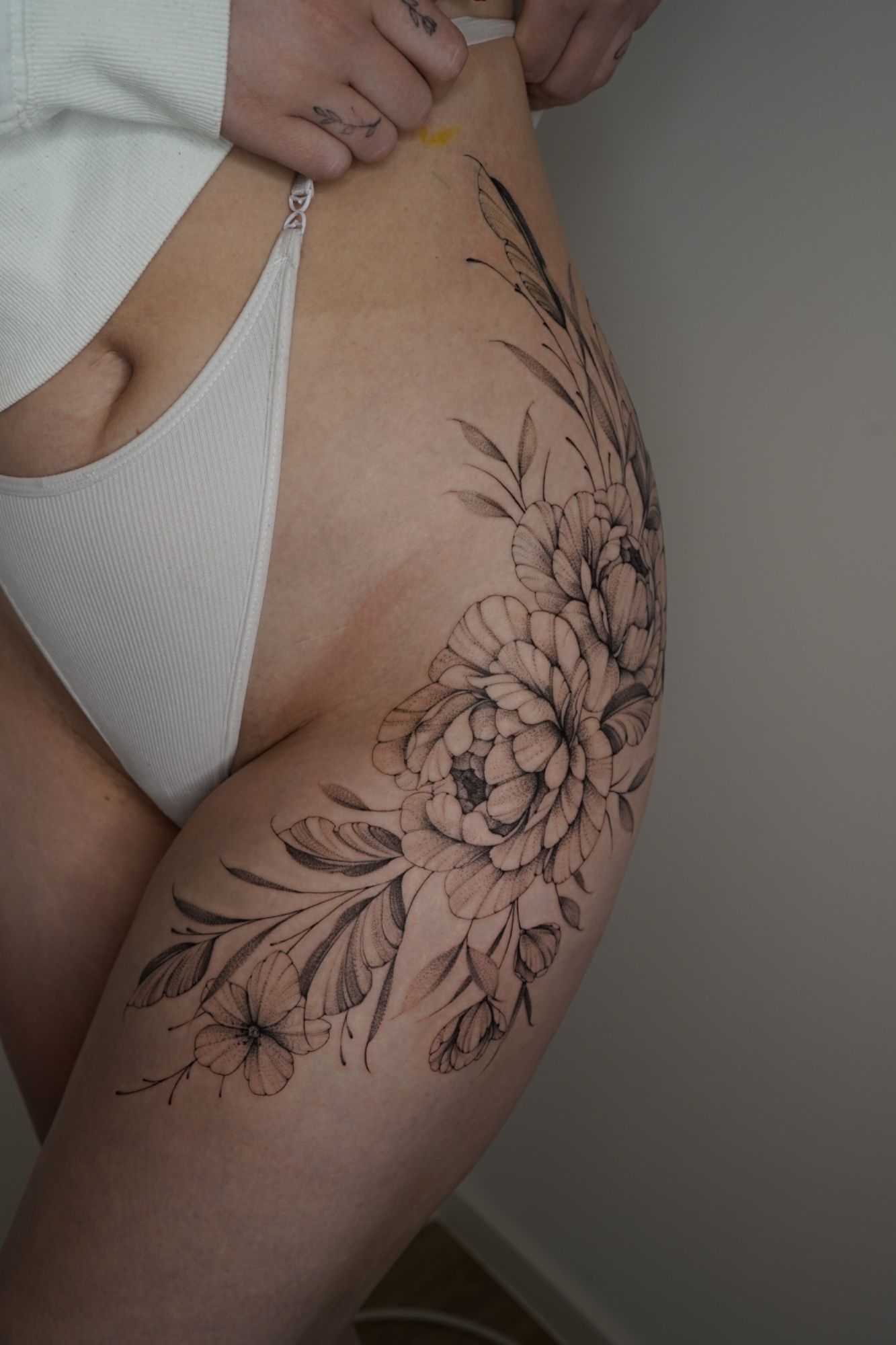 Floral in Botanical, style on Thigh by Ziska Ink Tattoo Studio 27339