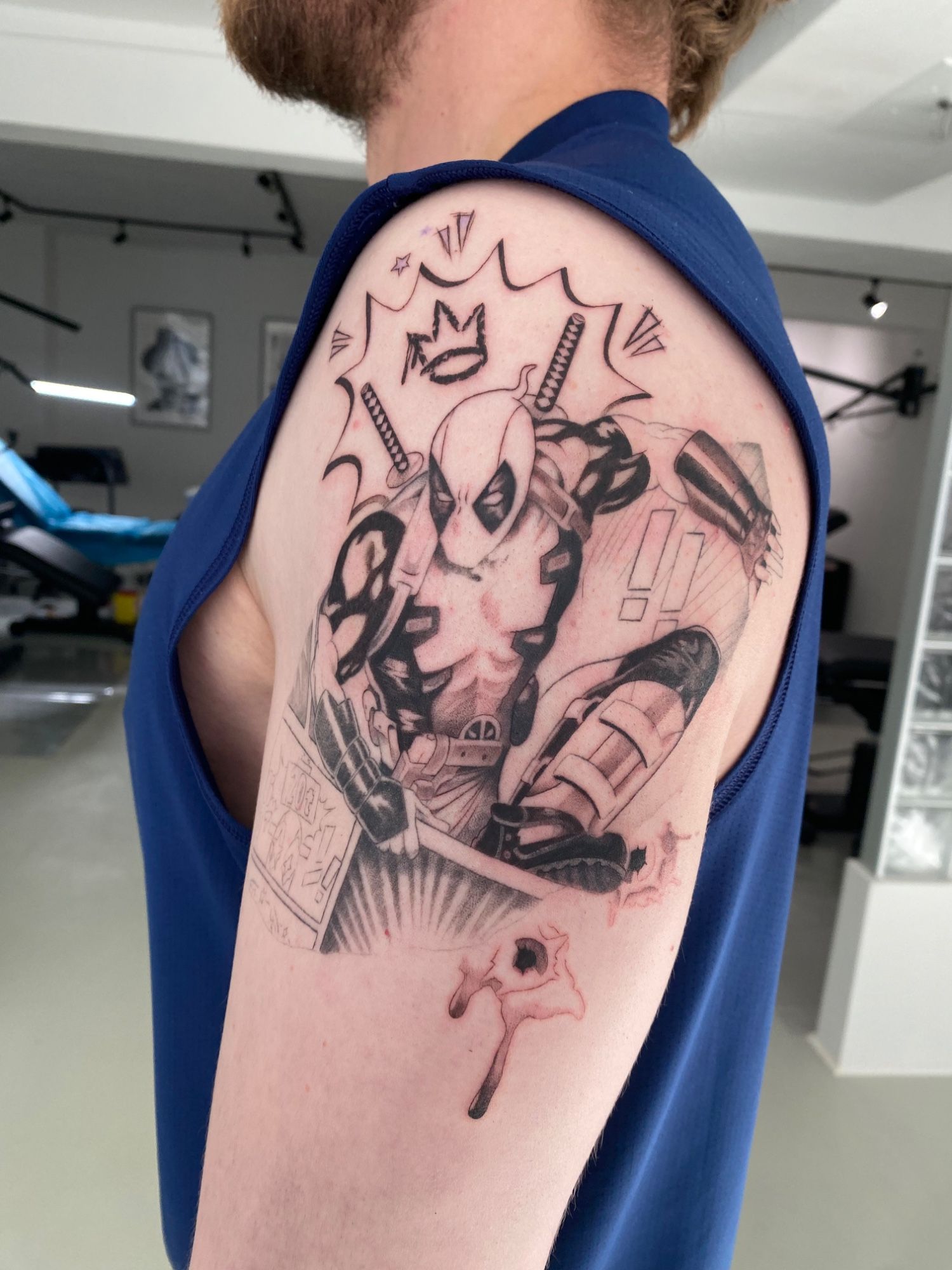 Deadpool im Comic Style auf Oberarm von Teo in Lübeck