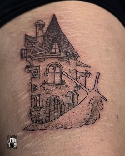 Gasthaus „Zur Schnecke“ aus meinen Flashes in Black & Gray style on Thigh by Ein Mü Leipzig