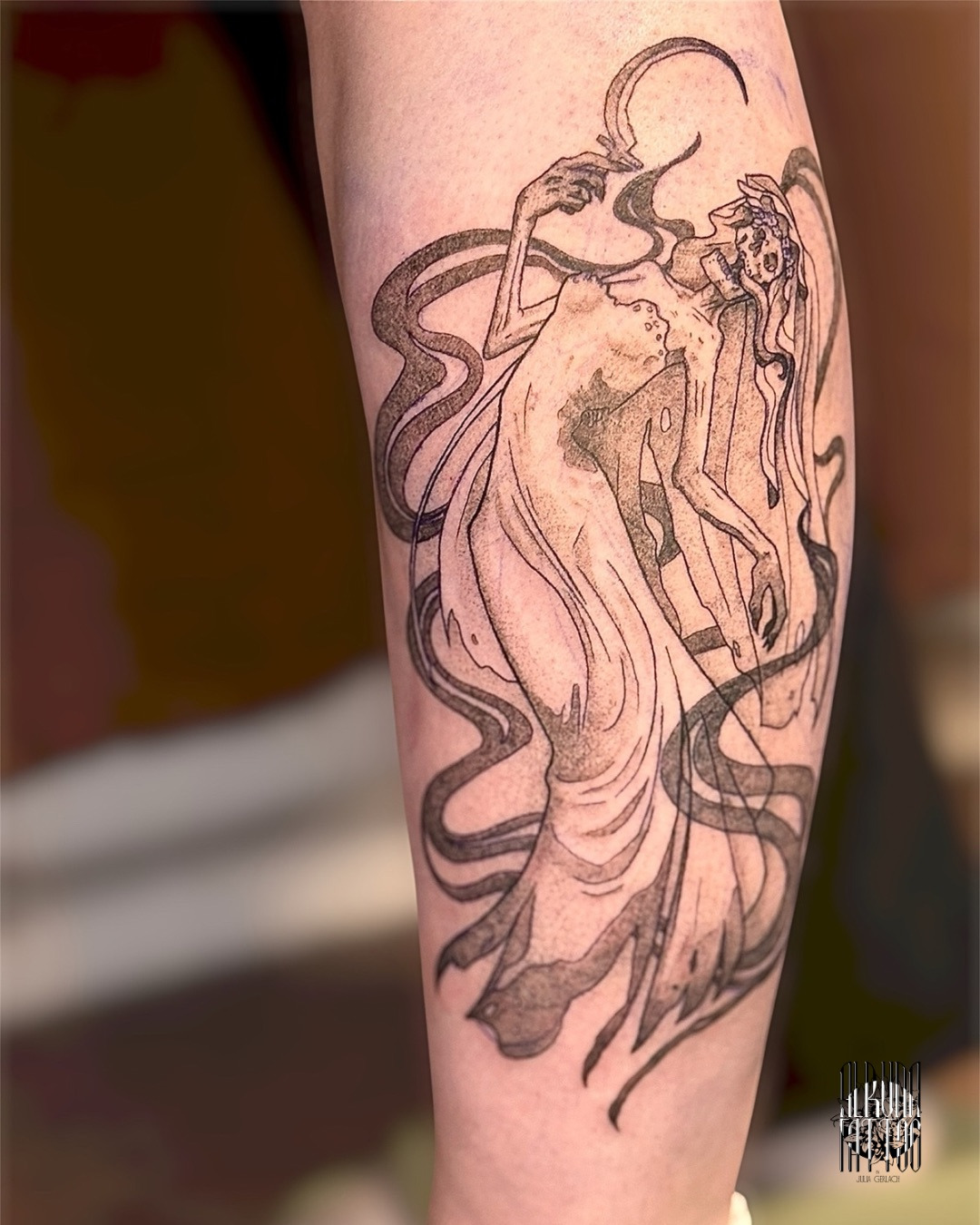 Mittagserscheinung aus meinen Flashes im Black & Gray Style auf Wade von Alruna Tattoo in Leipzig