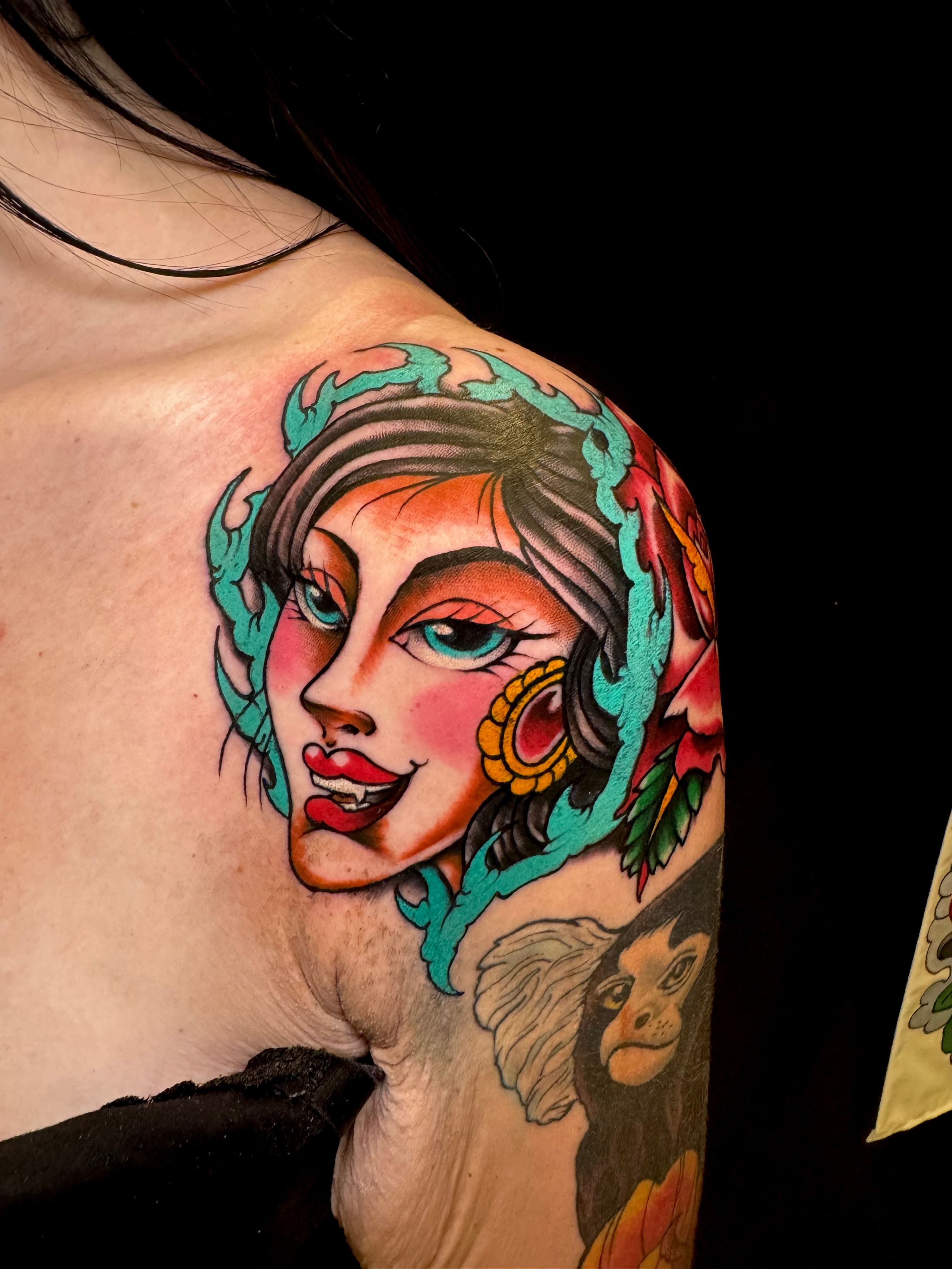 Woman face im Oldschool, Traditional Style auf Schulter von TremUno in Leipzig