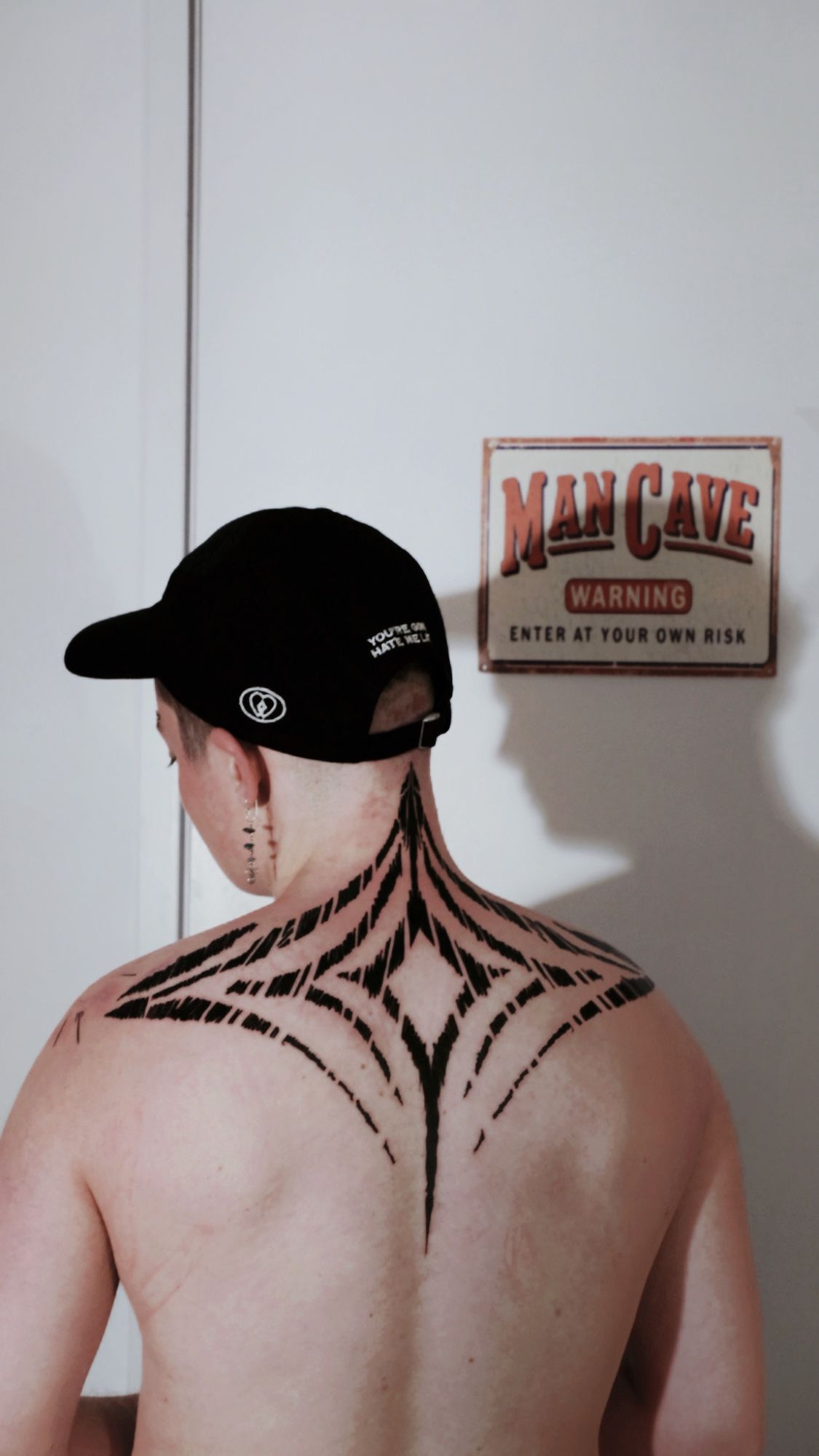 Abstract back tattoo im Style auf Rücken von Atelier tat in Leipzig