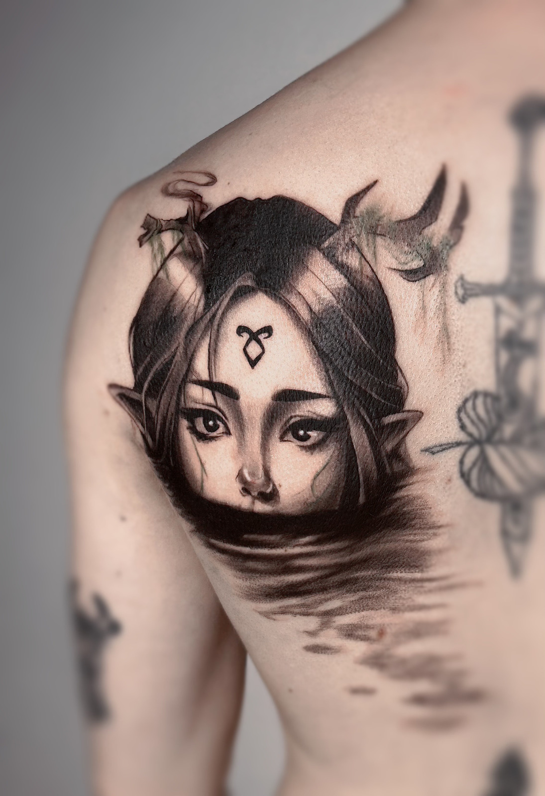 Fantasy girl im Black & Gray Style auf Rücken von Lucas in Leipzig