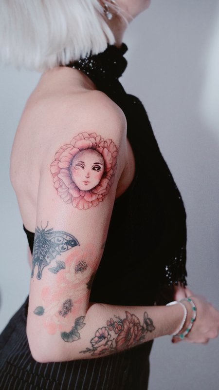 Face flower in Illustrative style on Shoulder by Atelier tat Leipzig