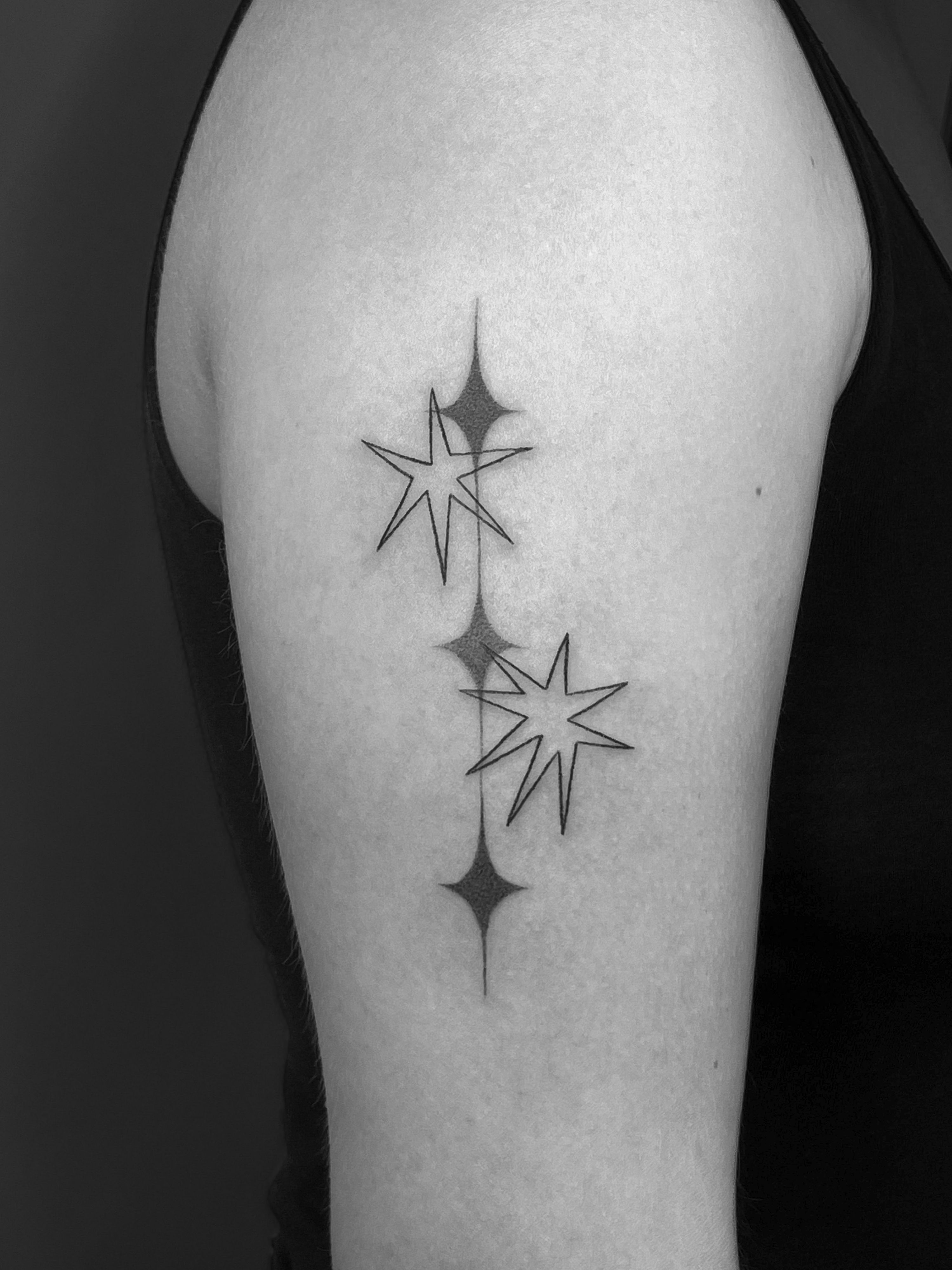 komposition aus sternen in Illustrative style on Upper Arm by studio knut’s Weimar