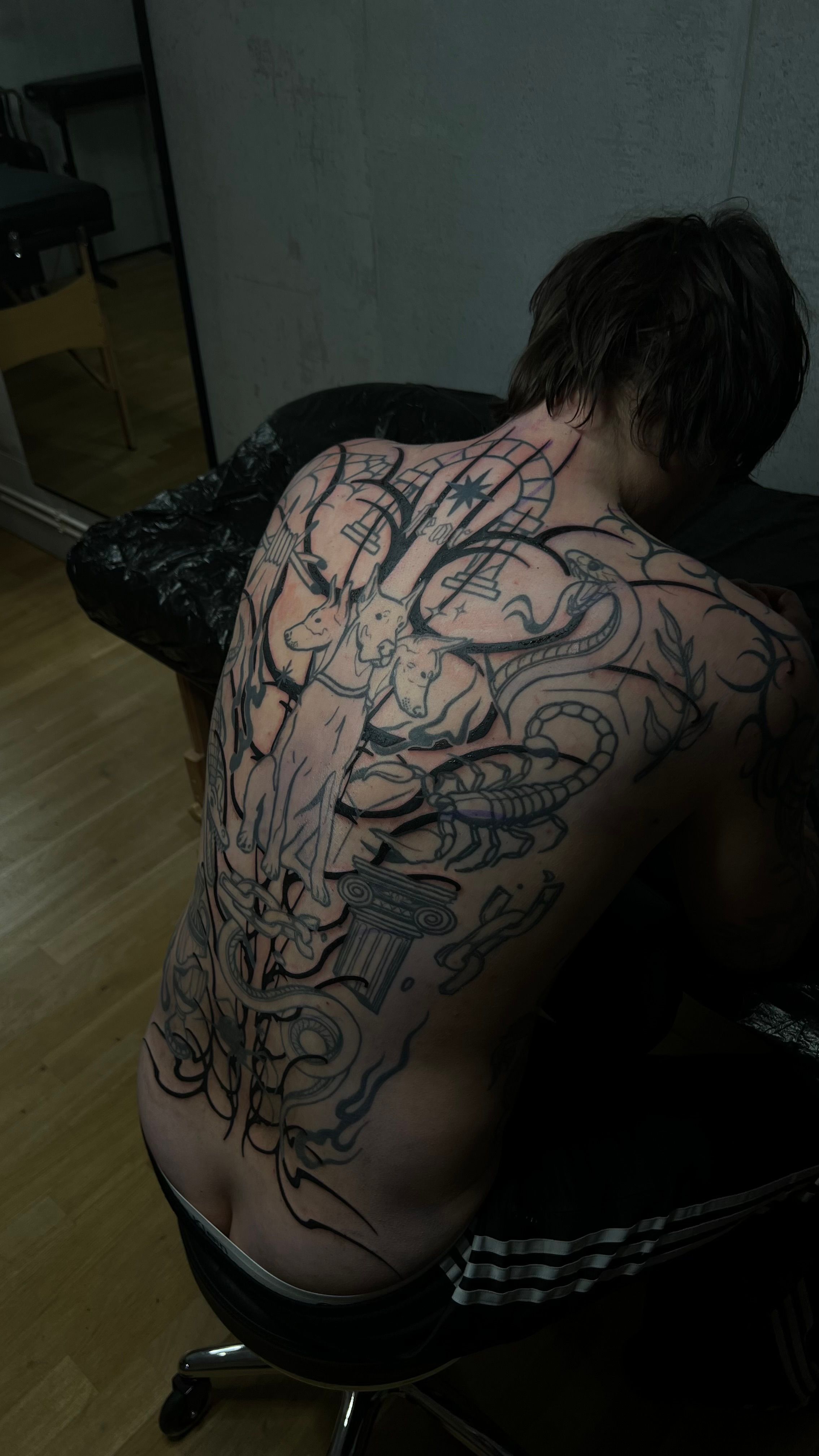 Ornamental Tribal Backpiece Blast im Style auf Rücken von LEER Berlin in