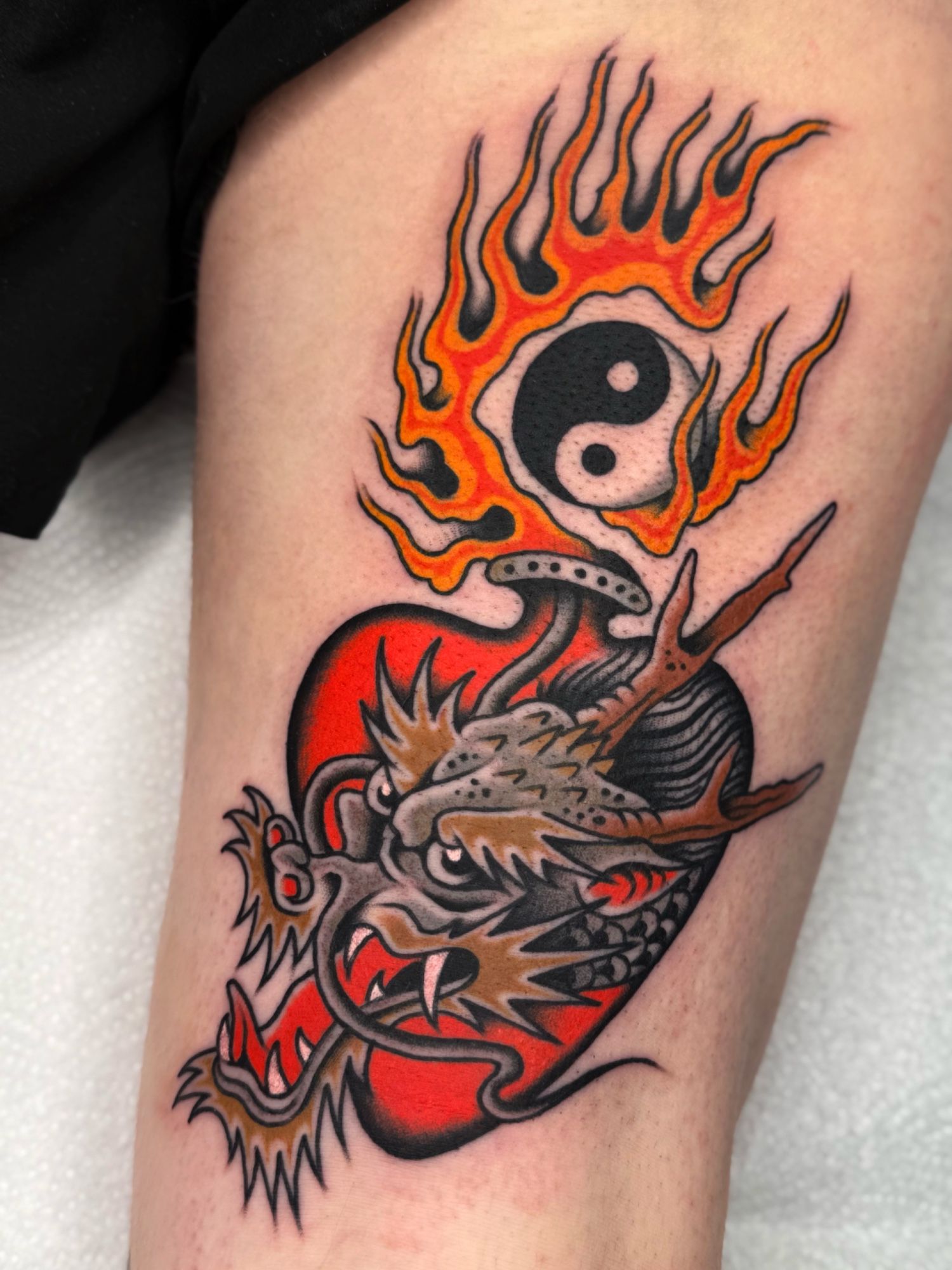Drachenkopf sacred Heart in Oldschool, Traditional style on Thigh by Xaver Kettenberger 83308