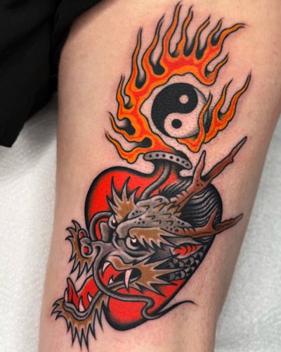 Drachenkopf sacred Heart in Oldschool, Traditional style on Thigh by Xaver Kettenberger 83308