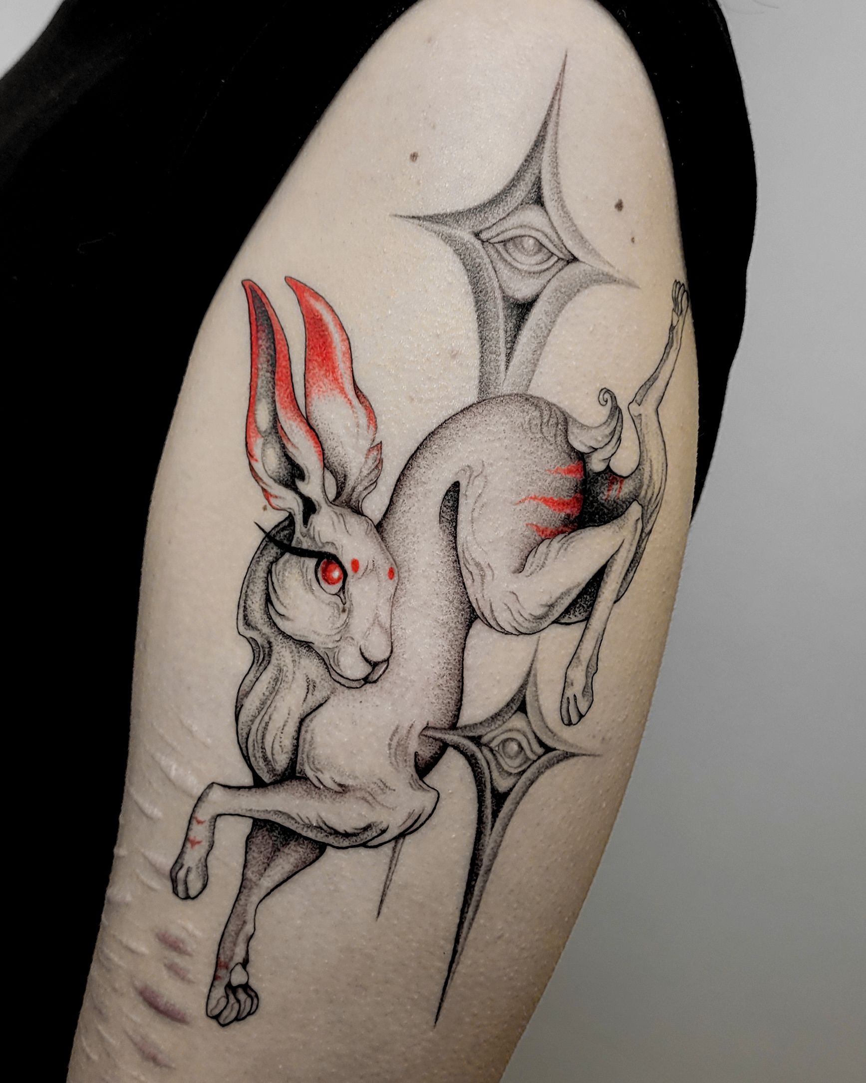 Bunny im Illustrative Style auf Oberarm von Vivacervato in Leipzig