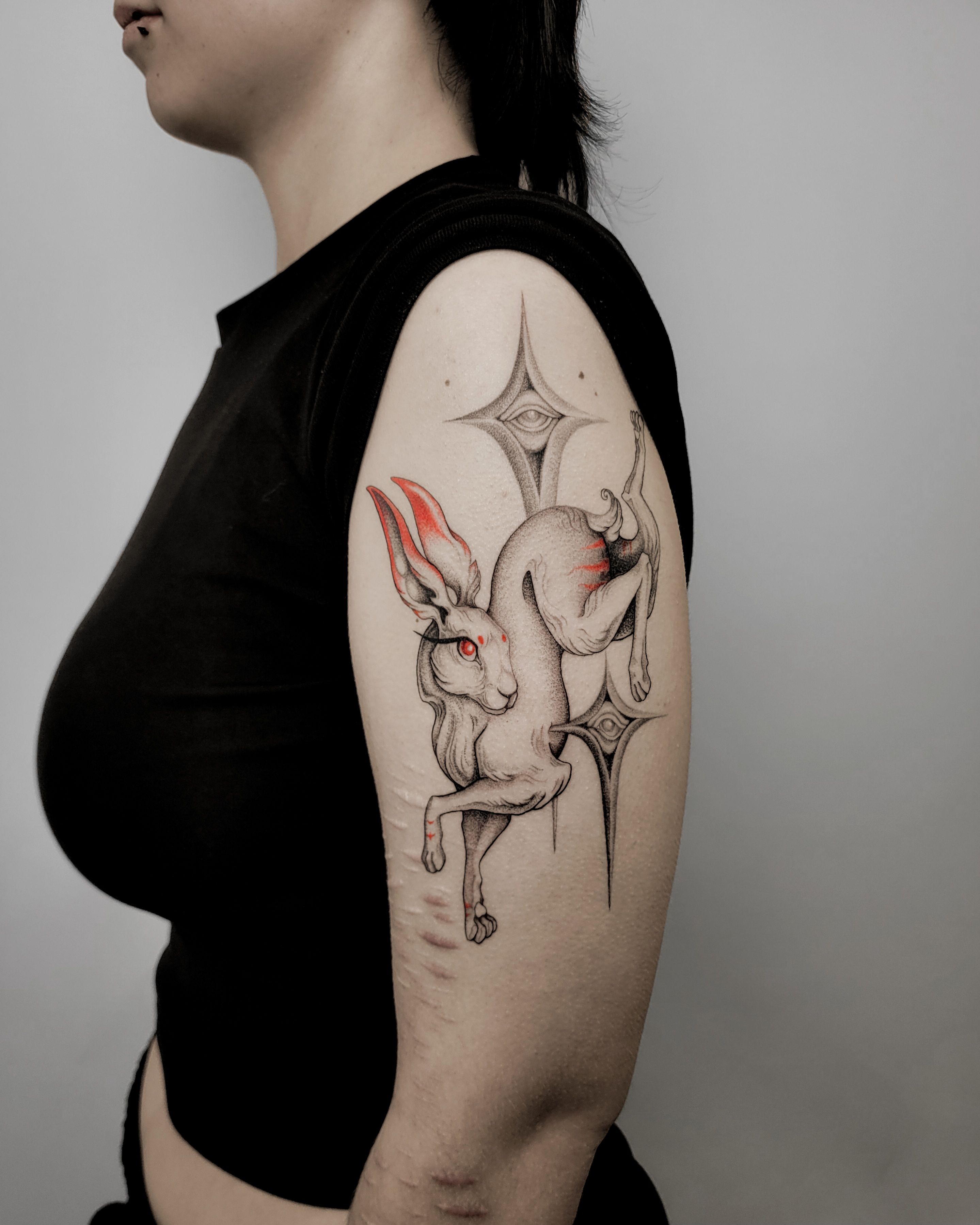 Bunny im Illustrative Style auf Oberarm von Vivacervato in Leipzig