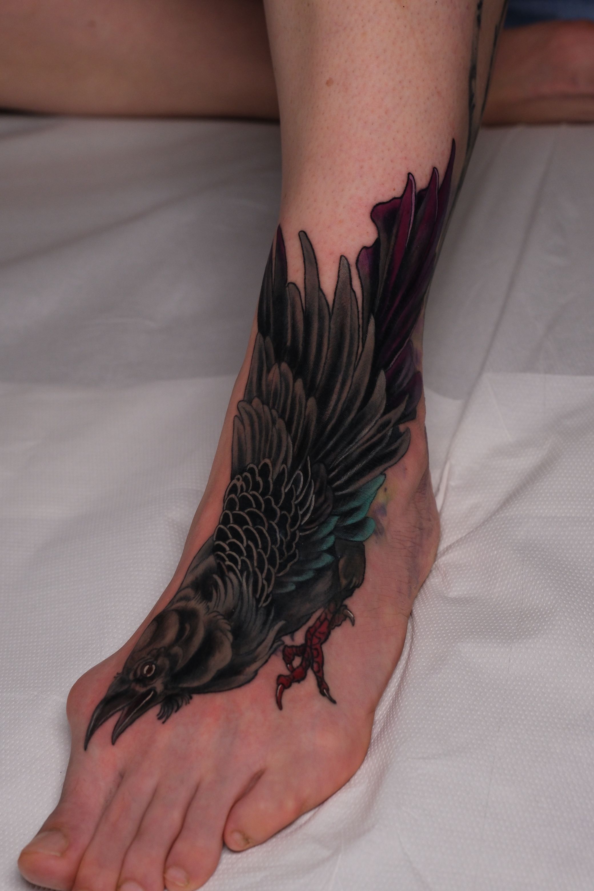 Krähe Cover-Up in Neotraditional style on Foot by High Contrast 10247