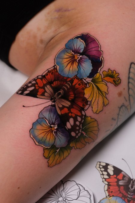 Schmetterling Oberarm in Neotraditional style on Upper Arm by High Contrast 10247