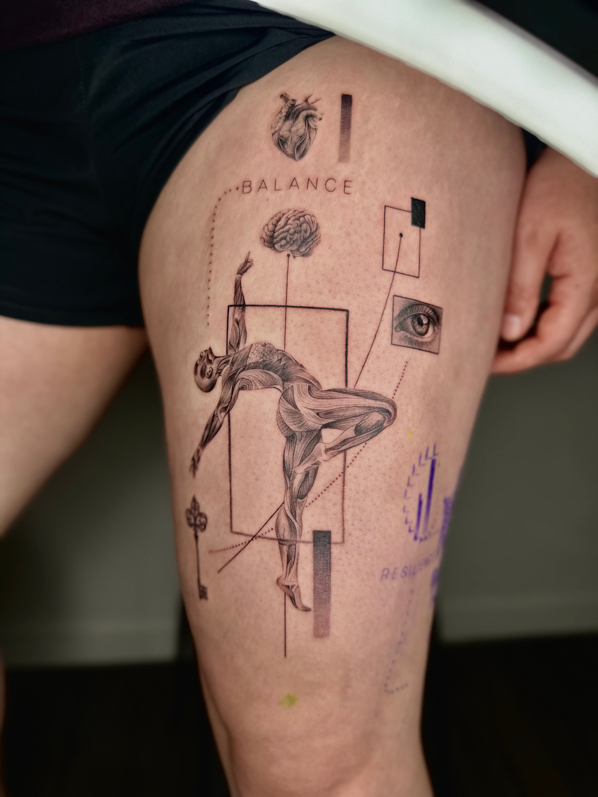 Anatomie im Geometric Style von Jessi.art.tattoo in 23552