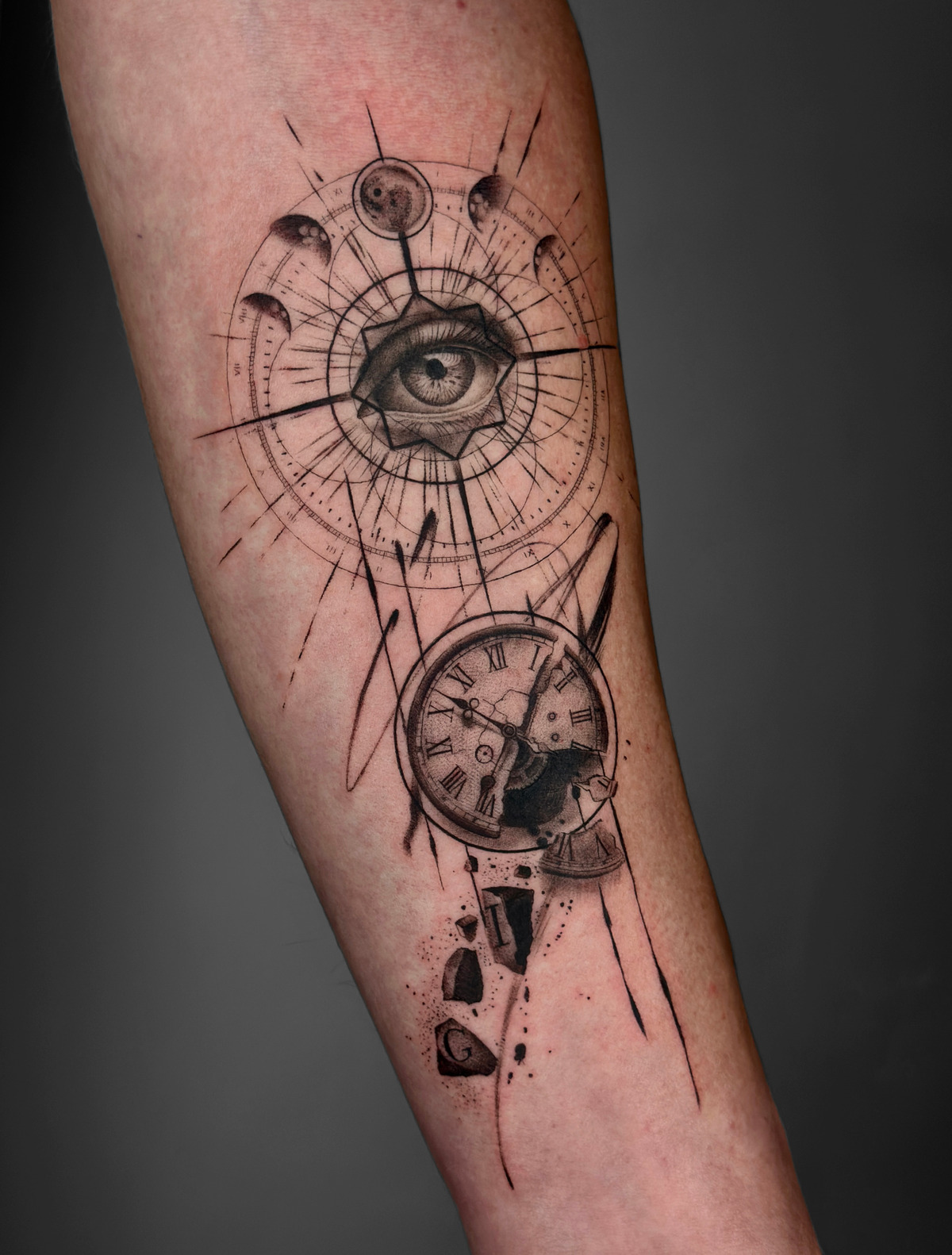 Zeit im Geometric Style von Jessi.art.tattoo in 23552