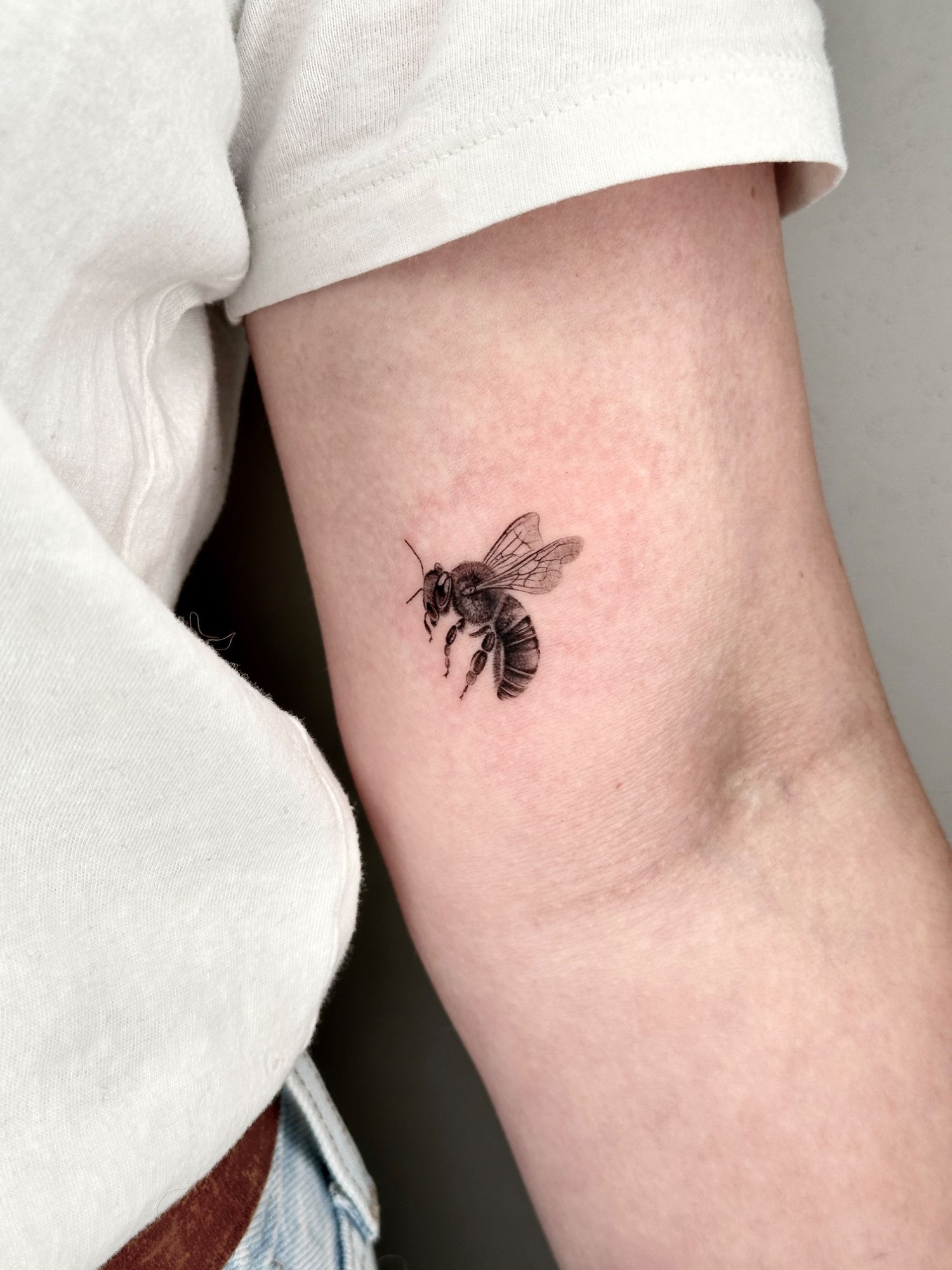 Biene in Microrealistic style by Jessi.art.tattoo 23552