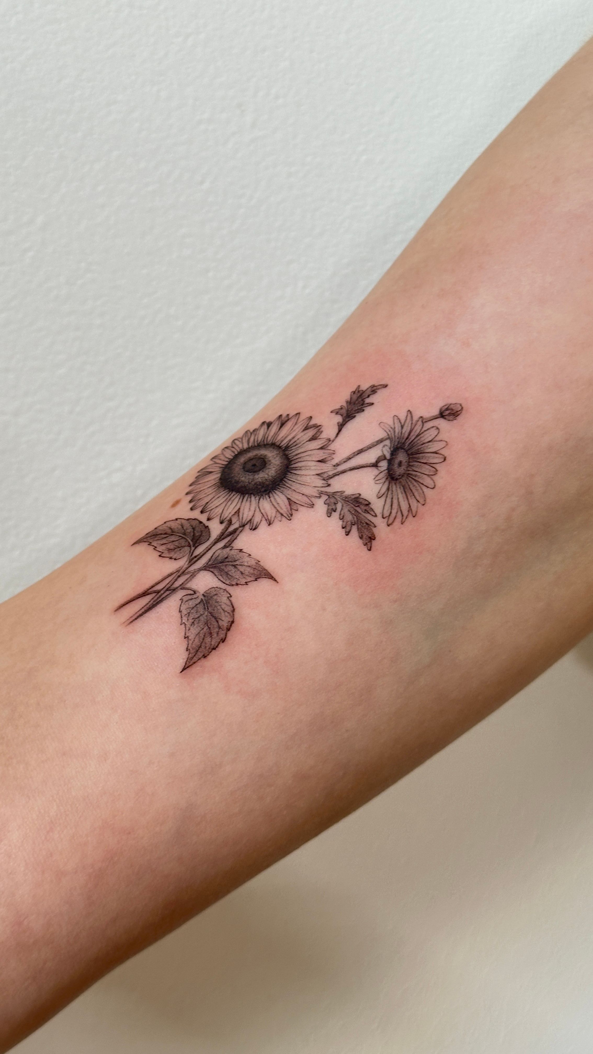 Blume Sonnenblume in Microrealistic style by Jessi.art.tattoo 23552