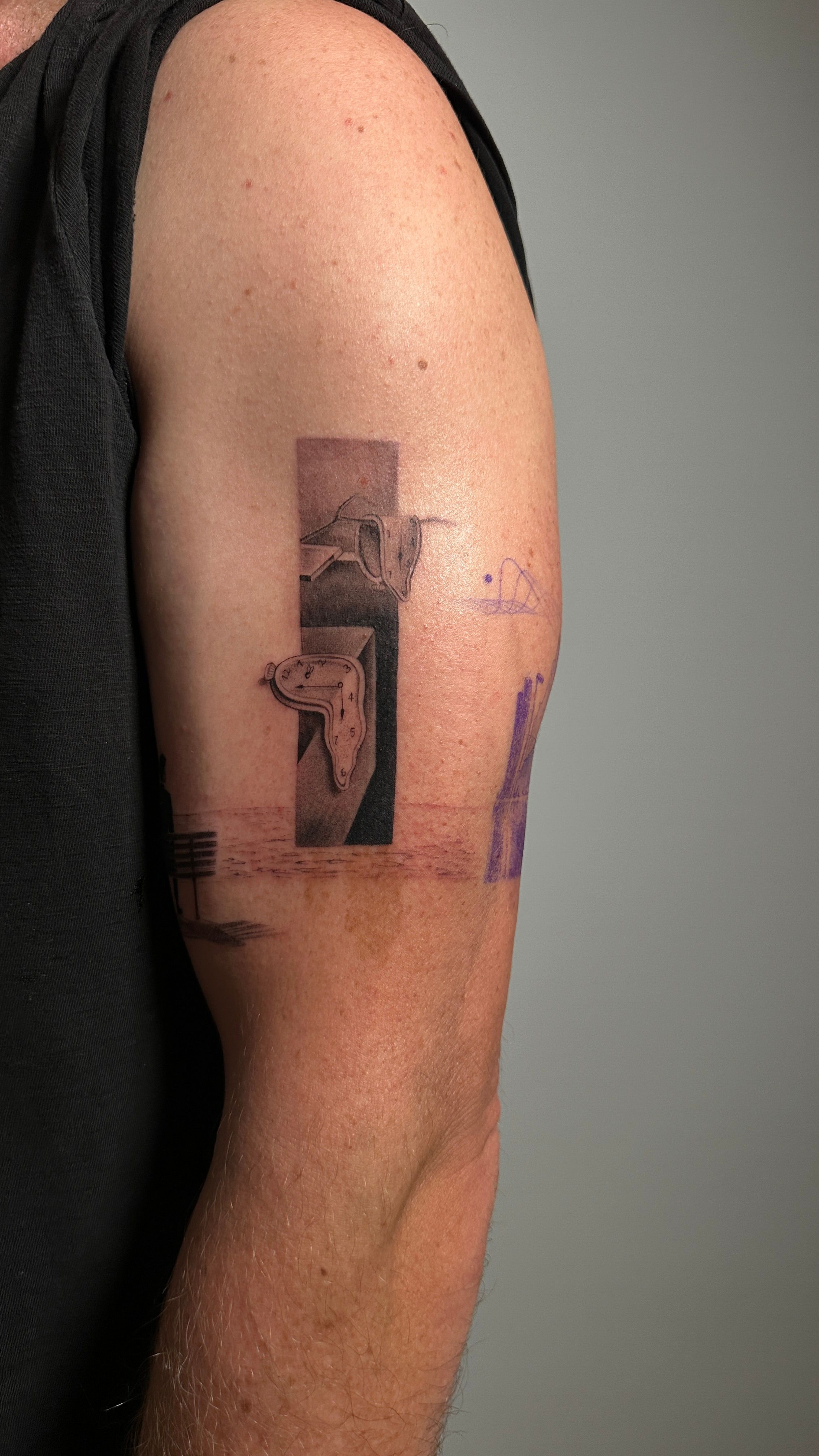 Dalî Uhren im Microrealistic Style von Jessi.art.tattoo in 23552