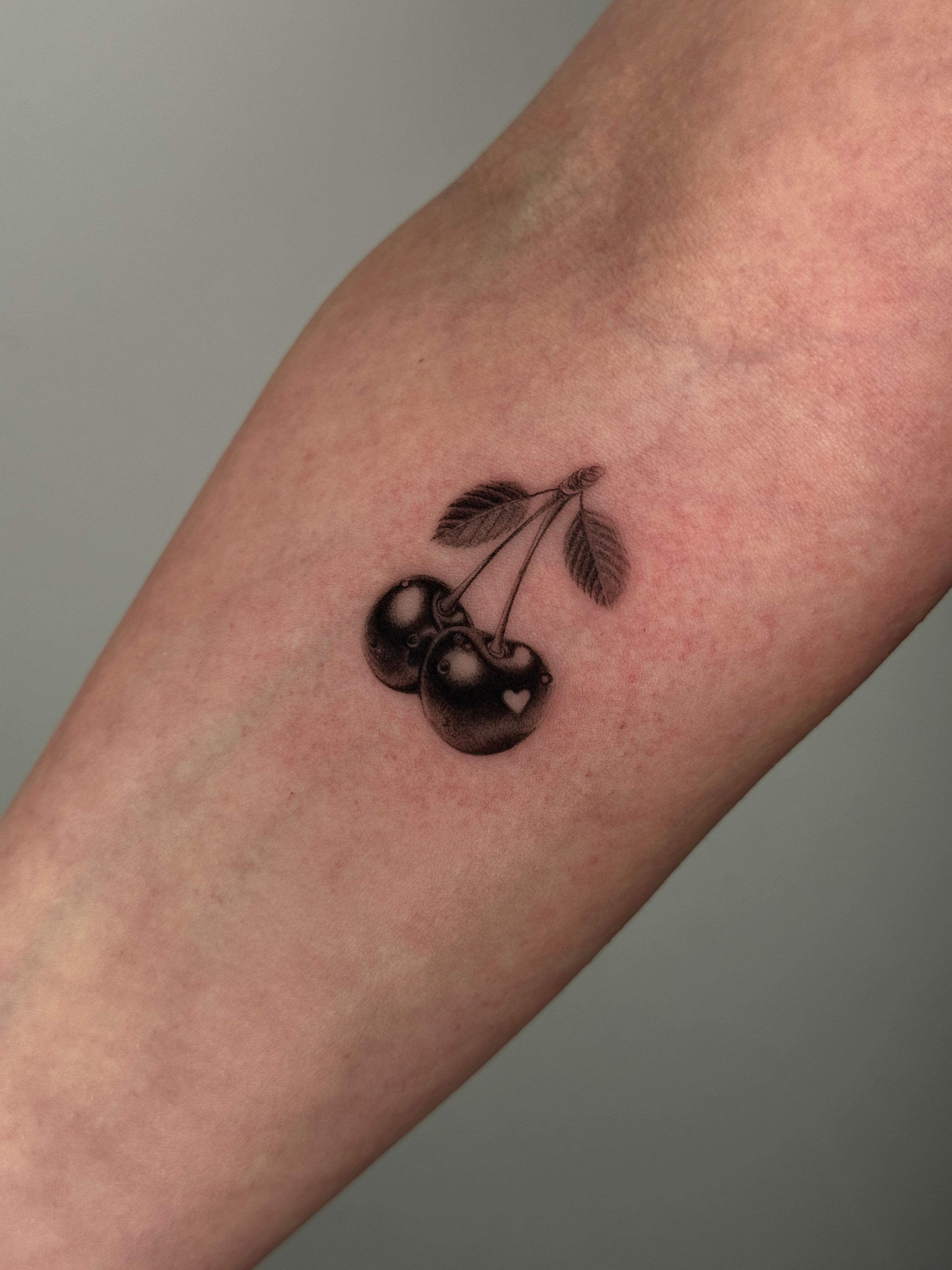 Kirsche in Microrealistic style by Jessi.art.tattoo 23552