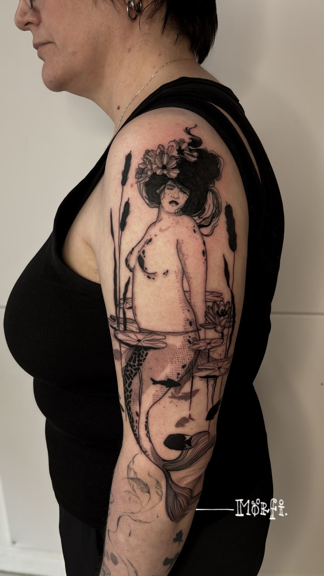 Meerjungfrau Tattoo in Blackwork style on Upper Arm by Mörfi 70372