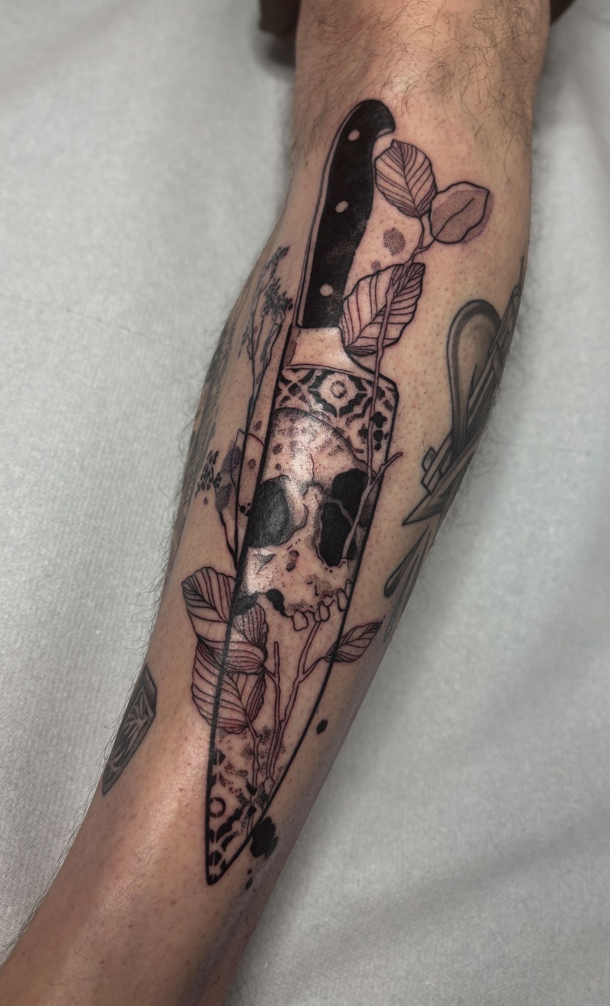 Messer Tattoo in Blackwork style on Shin by Mörfi 70372