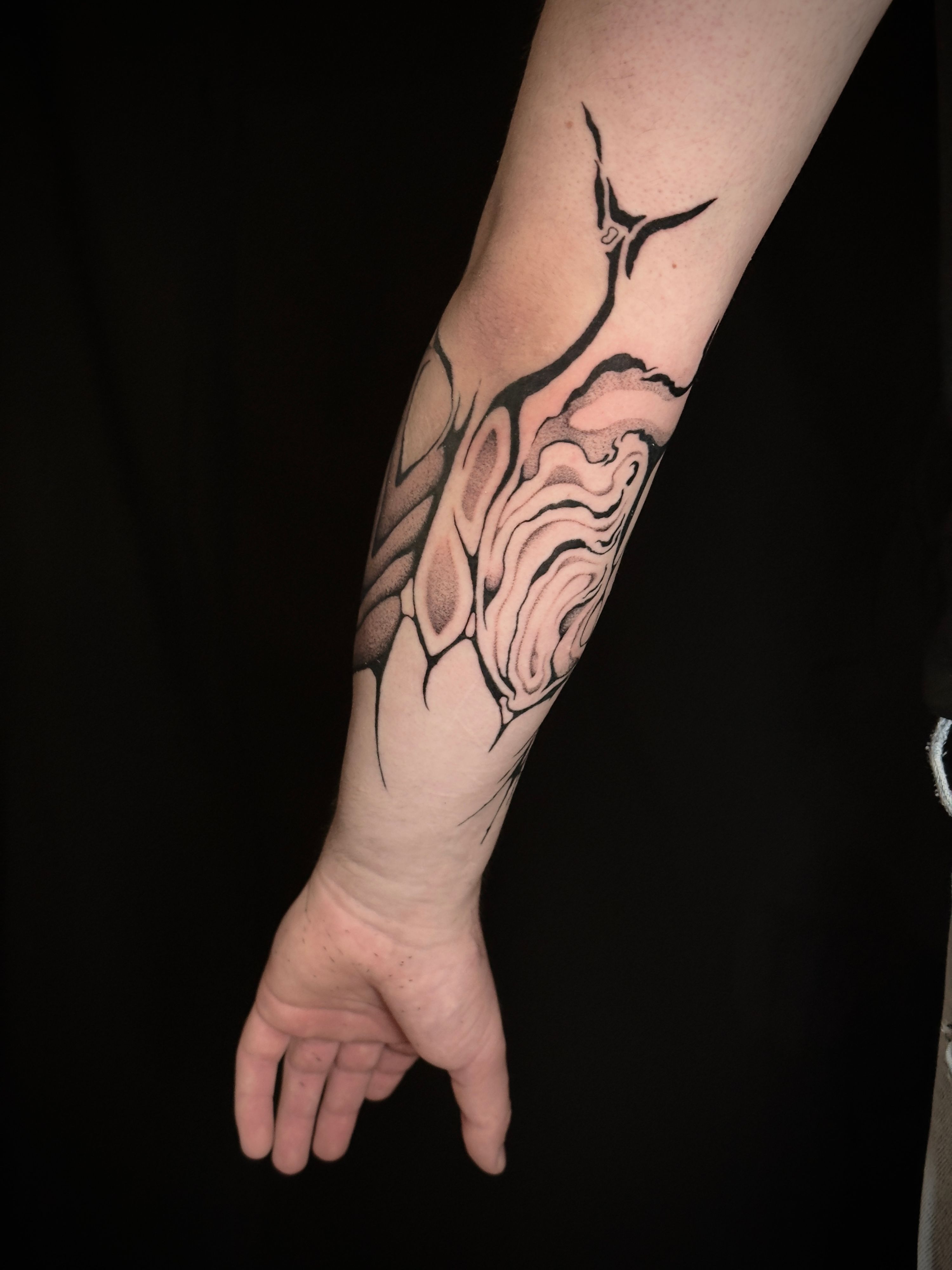 Abstract Freehand ( rings rum) im Style auf Unterarm von Eagle Ink in Freiburg Breisgau