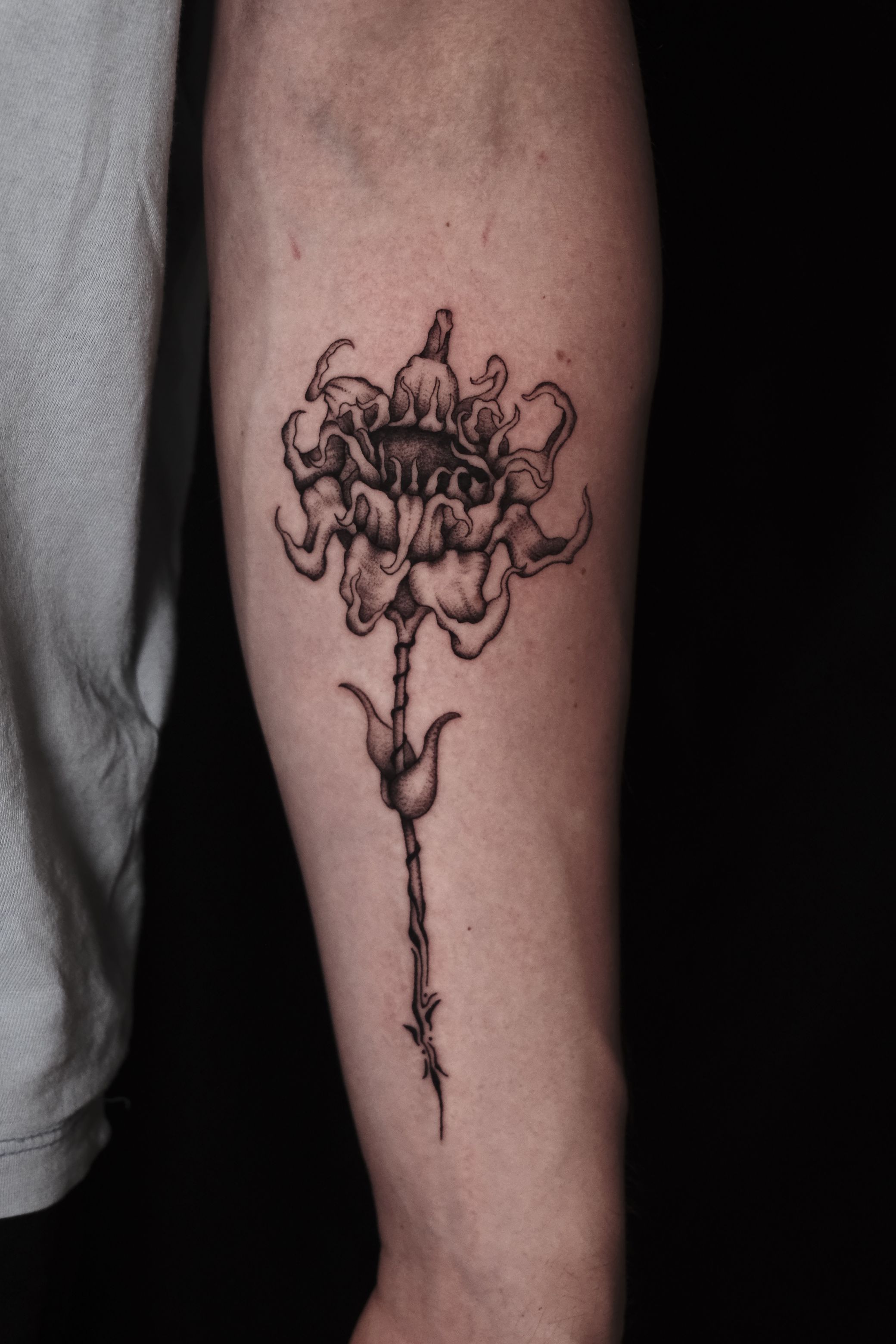 Blume, Flower im Abstract Style auf Unterarm von Eagle Ink in Freiburg Breisgau