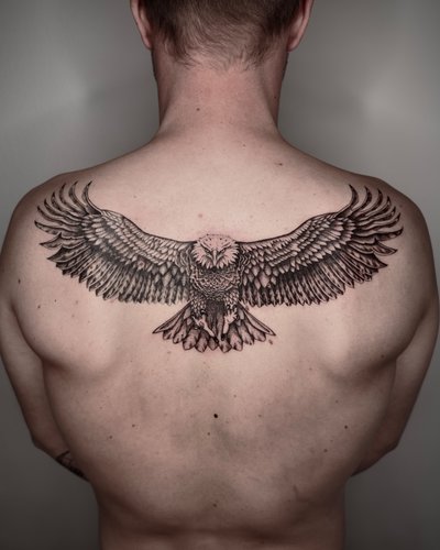 Adler im Fineline Style auf Rücken von Eagle Ink in Freiburg Breisgau
