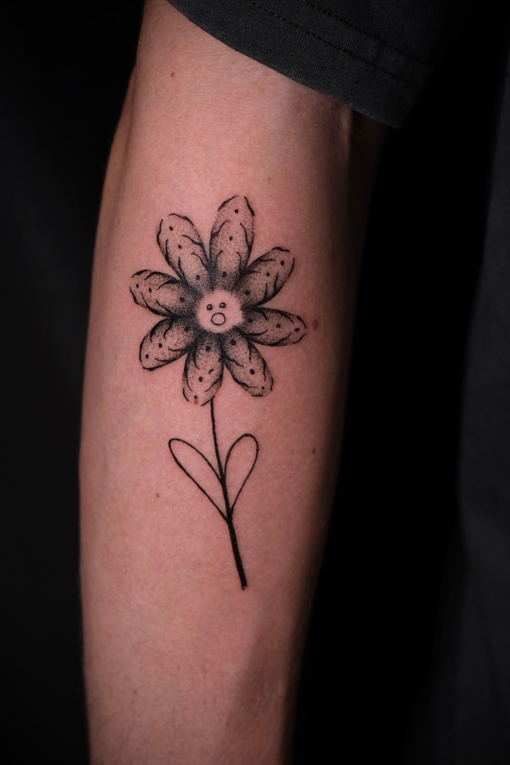 Blume, Pflanze im Botanical, Floral Style auf Unterarm von Eagle Ink in Freiburg Breisgau
